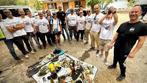 voluntarios en la limpieza del Lago de Sanabria  (2)