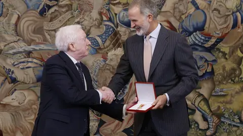 El Consejo de Cámaras de Comercio de Castilla y León ha entregado a Su Majestad el Rey la primera Medalla de Honor