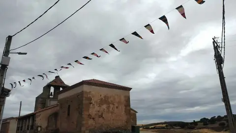 Decoraci&oacute;n fiestas Losacino de Alba hecha por los vecinos - imagen de redes sociales
