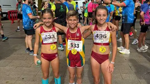 Elisa Urtasun, Manuel Roldan y Emma Mendez en La Carrera de la Guardia Civil