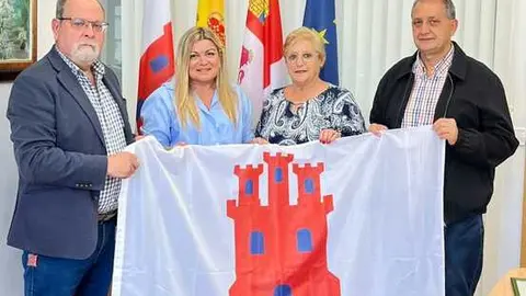 Fermoselle hace entrega de la bandera del municipio al Centro Zamorano en Buenos Aires