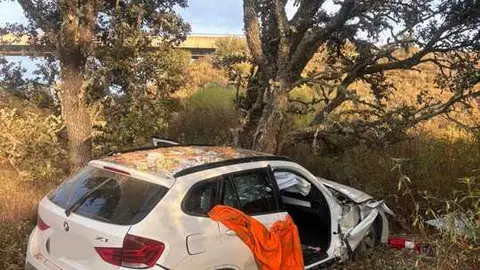 Coche accidentado en Calzada de Tera