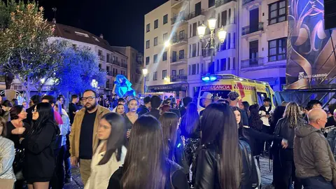 agresión en la plaza