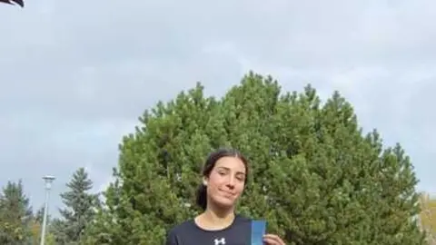 A LAURA MANIEGA.CROSS EDMONDO