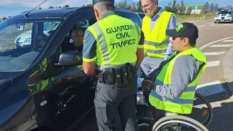 Dirección General de Tráfico (DGT) y la asociación Aspaym Castilla y León
