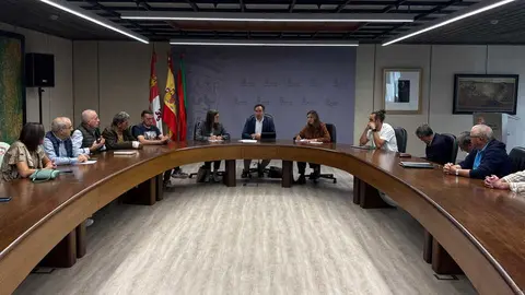 El director general de Desarrollo Rural, Jorge Izquierdo, mantiene una reunión con responsables municipales de la provincia de Zamora