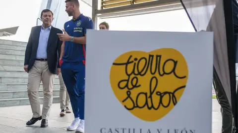 Mañueco con Unai Simon