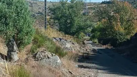 Camino de la central nuclear incabada en Moral de Sayago