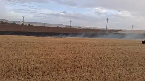 Un rayo provoca un incendio en Corrales del Vino