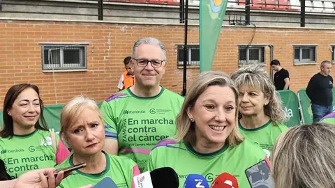 Isabel Blanco y Leticia García en la marcha contra el cáncer de Zamora 