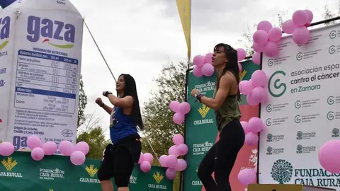 clase de zumba en Zamora en el día contra el cáncer en Zamora
