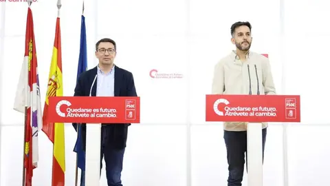 El secretario de Educación, Javier García, y del portavoz del área en las Cortes, Fernando Pablos