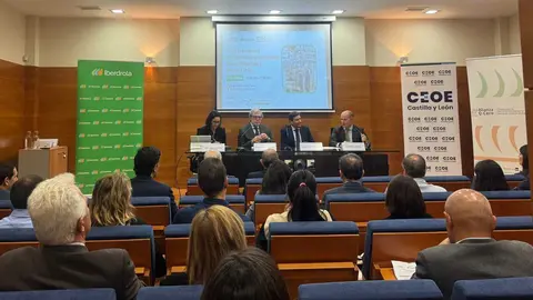 2025-10-21.- La descarbonización a debate en Castilla y León