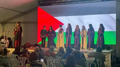 desfile trajes tradicionales de Palestina