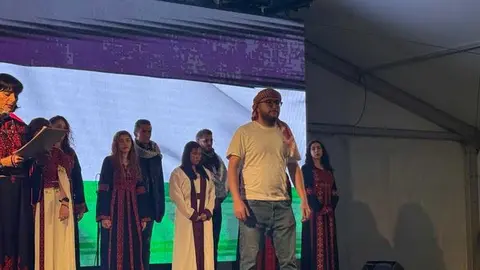 desfile trajes tradicionales de Palestina _9