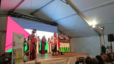 desfile trajes tradicionales de Palestina _13