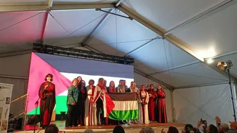 desfile trajes tradicionales de Palestina _15