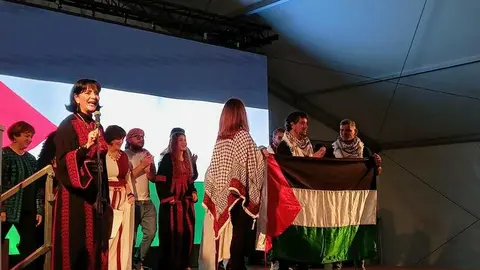desfile trajes tradicionales de Palestina _21