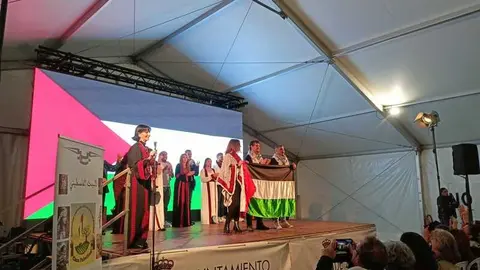 desfile trajes tradicionales de Palestina _23