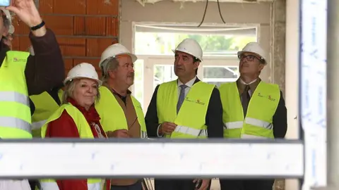 Visita dr autoridades a las viviendas colaborativas