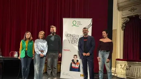 presentación un monstruo viene a verme 