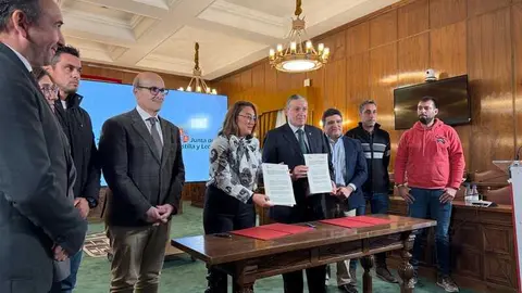 El presidente de la Diputación de Zamora, Javier Faúndez Domínguez, y la consejera de Agricultura, Ganadería y Desarrollo Rural de la Junta de Castilla y León, María González Corral_3