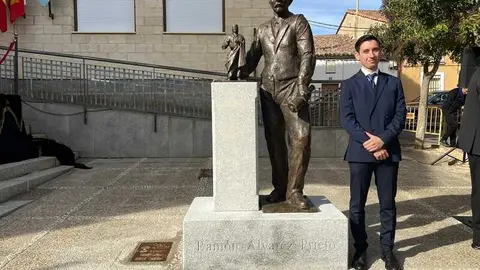 Coreses inaugura la estatua de hijo predilecto, Ramón Álvarez