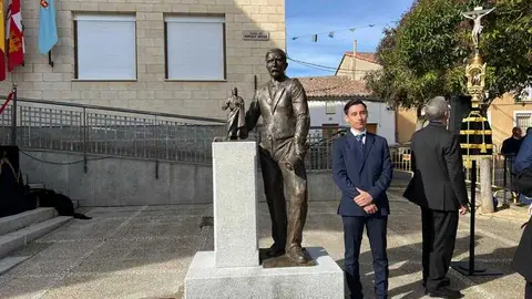 Coreses inaugura la estatua de hijo predilecto, Ramón Álvarez_2