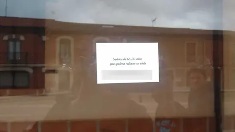 Anuncio en marquesina de Granja de Moreruela