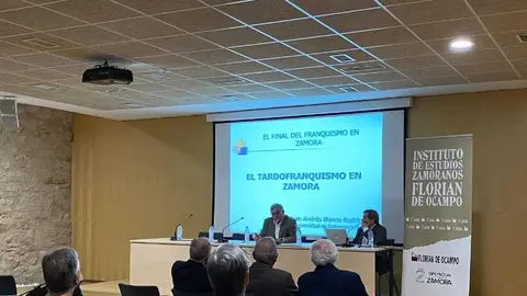 Conferencia sobre el franquismo en Zamora