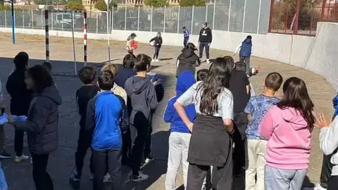 Baloncesto en el CEIP La Viña. Imagen de archivo