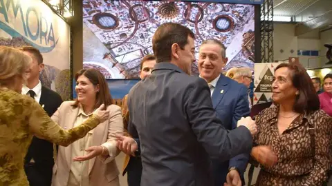 Mañueco visita el stand de Zamora en Intur _13