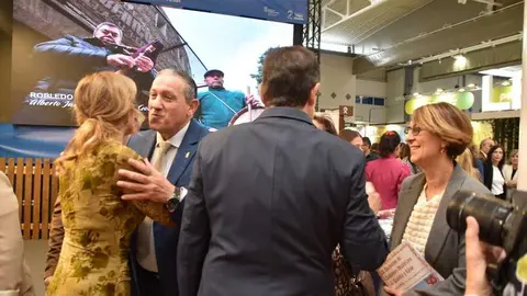 Mañueco visita el stand de Zamora en Intur _15