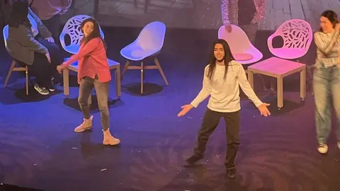 Más allá, el musical _12