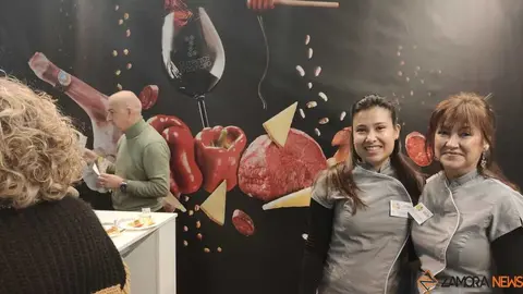 Gran ambiente en INTUR Domingo _13