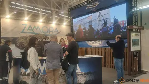 Gran ambiente en INTUR Domingo_22