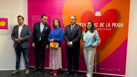 Agatha Ruiz de la Prada en Zamora, con el presidente de la Diputación; el director de Fundos y la comisaria de la exposición, Marisa Oropesa