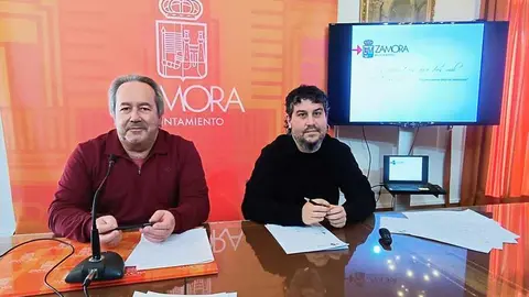 El alcalde y el concejal Diego Bernardo, en la presentación de los Presupuestos