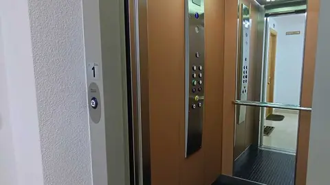 Ascensor en un edficio de Zamora