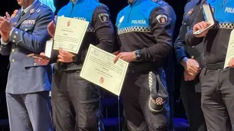 entrega de medallas Policía Local. IMAGEN CEDIDA (2)