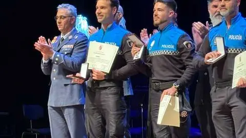 entrega de medallas Policía Local. IMAGEN CEDIDA (3)