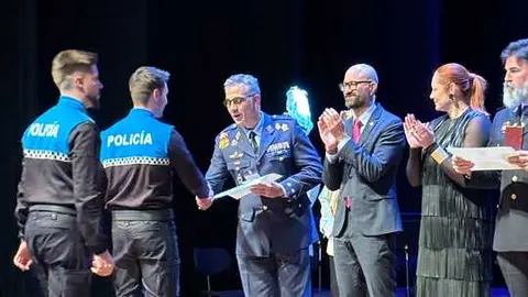 entrega de medallas Policía Local. IMAGEN CEDIDA (5)