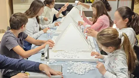 III Curso de Belenes Hermandad de la Tercers Caída - imagen redes