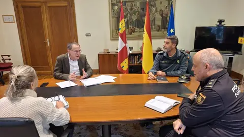 Reuión del subdelegado con las FCES