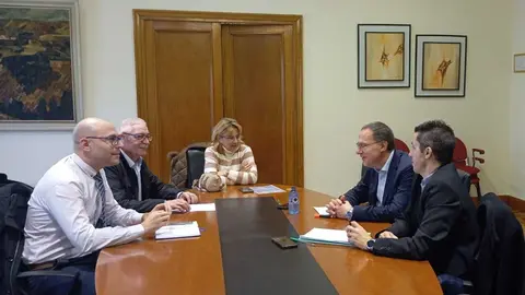 Reunión con el alcalde de Santa Cristina de la Polvorosa
