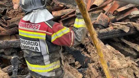 Bomberos en una de las intervenciones en Benavente