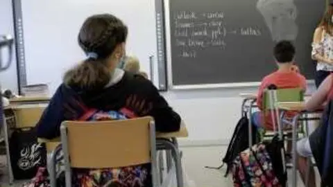 Alumnos en un aula. Imagen de archivo