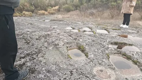 Uno de los senderos de las minas de Pino del Oro