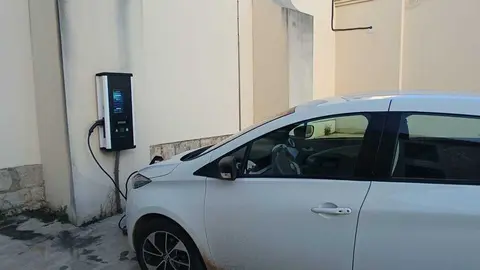Nuevo punto de recarga para coches eléctricos en Toro. Callle Comedias
