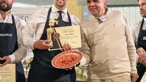 Javier Peña logra el segundo puesto en el II Concurso Nacional de Cortadores de Jamón Agustín Risueño - imagen cedida